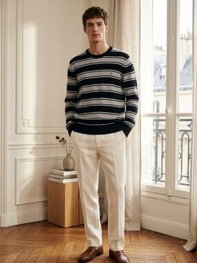 Tommy knit sweater size Small